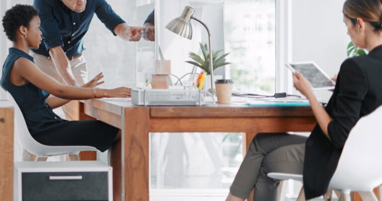 Flex desk, the new widget for hot desking